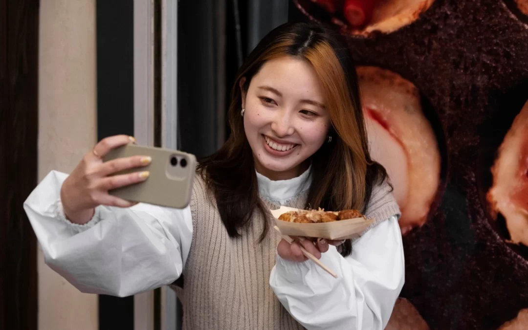 Chinese influencer taking a selfie with food for RED food influencer marketing in China.